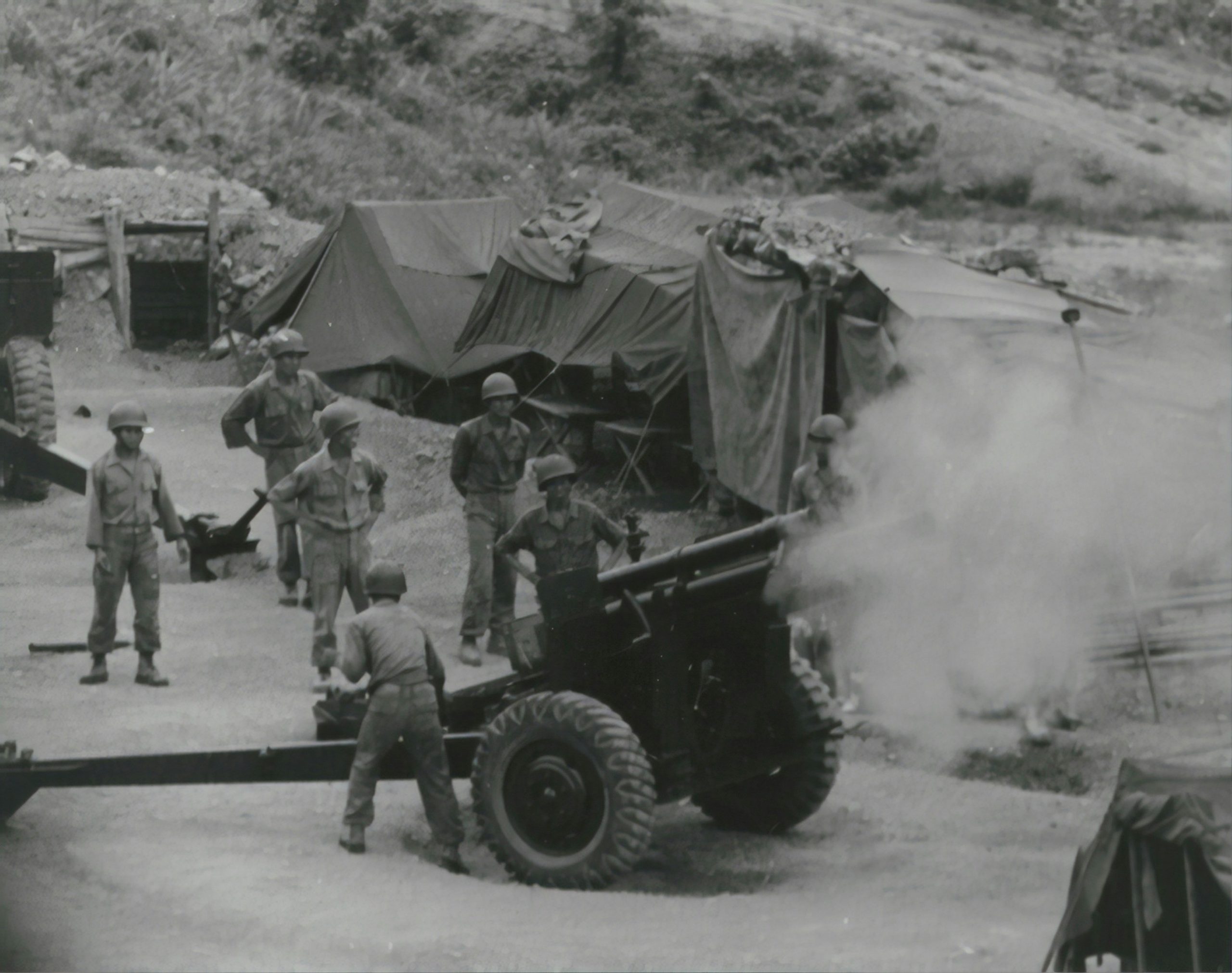 the-new-york-public-library-TNU8604rMVk-unsplash Vietnam War picture Source:https://unsplash.com/photos/grayscale-photo-of-men-standing-near-cannon-TNU8604rMVk